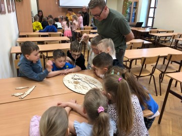 Dzień Ziemi 2025 w BPK w Bibliotece Pedagogicznej w Skierniewicach, Aneta Brzezińska, Elżbieta Burzyńska ,, , 