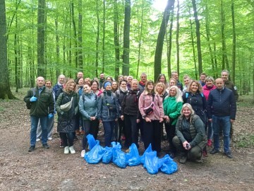 Relacja zdjeciowa z Dnia ziemi z Urzedem Marszałkowskim - zdjecie grupowe fot. lodzkie.pl, 